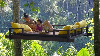 Jalan-jalan Ke Ubud, Ini Makanan yang Disantap Atiqah dan Rio Dewanto