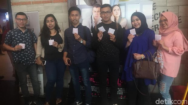 Nobar Eiffel I'm in Love 2