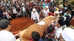 Satu Persatu Korban Kecelakaan Maut Dimakamkan