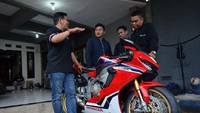 Fadillah juga berencana untuk melakukan modifikasi pada Honda CBR1000RR SP miliknya ini. Foto: PT Wahana Makmur Sejati