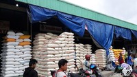 Untuk beras pandan wangi naik dari Rp 13.000 per kg menjadi Rp 16.00 per kg.