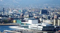 Norwegia memiliki 2.90% miliarder. Norwegia adalah salah satu negara dengan kondisi yang paling stabil dan terbaik di dunia, dan juga mendapat manfaat dari kelimpahan sumber daya alam, sehingga tidak mengherankan jika banyak orang yang tinggal di negara ini sangat kaya. Kota ini adalah pusat ekonomi dan pemerintahan negara, dan seringkali dapat ditemukan di ujung atas survei dan studi tentang kota-kota termahal di dunia untuk ditinggali. (Istimewa).