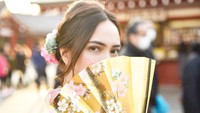 Shandy Aulia sudah seperti orang Jepang belum gengs? (Foto: dok. Instagram Shandy Aulia)