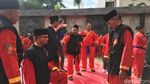 Foto: Momen Anies Terima Sabuk Hitam Pendekar Kehormatan Tapak Suci