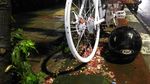 Foto: Bunga dan Replika Sepeda di Lokasi Tabrak Lari Produser RTV