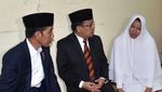 Foto: Saat Jokowi Melayat ke Rumah Duka Paspampres yang Meninggal