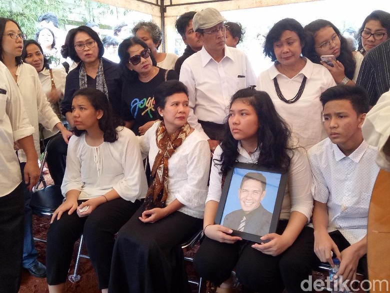 Pemakaman Advent Bangun Berlangsung Khidmat Pemakaman Advent Bangun Berlangsung Khidmat