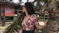 Liburan ke pantai, sepertinya jadi favorit Isabelle untuk melepaskan stress. Banyak fotonya sedang berada di pantai.  (Instagram/Isabelle Duterte)