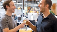 Mark juga penggemar champagne. Bersama rekannya, ia menikmati segelas minuman ini.  Foto: Instagram @zurk