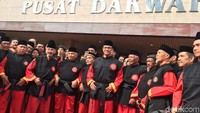 Dalam pelantikan ini hadir juga Amien Rais. Amin hadir sebagai Dewan Penasihat perguruan seni bela diri Indonesia Muhammadiyah.