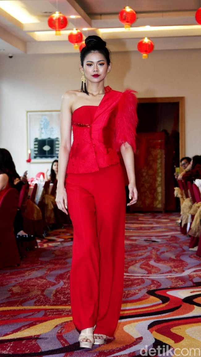 Fashion show Trilogy of Chinese Story’ karya tiga desainer Indonesia yakni Anaz, Yudhistira dan Yosep Sinudarsono yang memamerkan koleksi cheongsam di Pearl Chinese Restaurant,  JW Marriott Hotel Jakarta. Kamis [8/2/2018]. Foto: Mohamamd Abduh/Wolipop. Foto: Mohammad Abduh/Wolipop