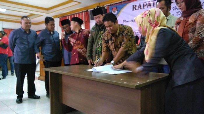 KPU Tetapkan Dua Calon Gubernur Jatim