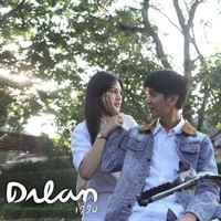 Sosok Dilan (Iqbaal Ramadhan) di film Dilan 1990 sukses membuat hati cewek-cewek meleleh. Meskipun bad boy, tapi Dilan super romantis dan mau melakukan apapun demi mendapatkan hati Milea (Vanesha Prescilia) dari yang awalnya jutek dan cuek, menjadi luluh dan balik mencintai si Panglima Tempur. Jangan lupakan juga kutipan-kutipan romantis Dilan yang menggelitik. Foto: Istimewa
