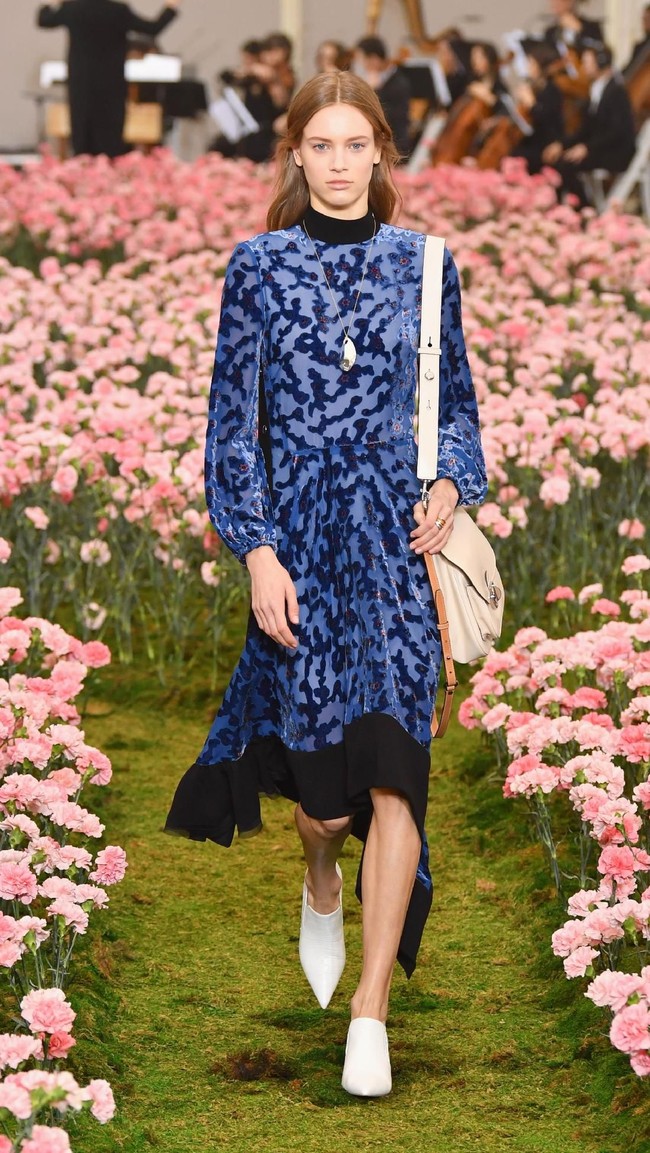 Koleksi terbaru Tory Buch ini dipamerkan di New York Fashion Week 2018, Bridge Market, New York City, Jumat (9/2/2018). (Photo by Slaven Vlasic / Getty Images)