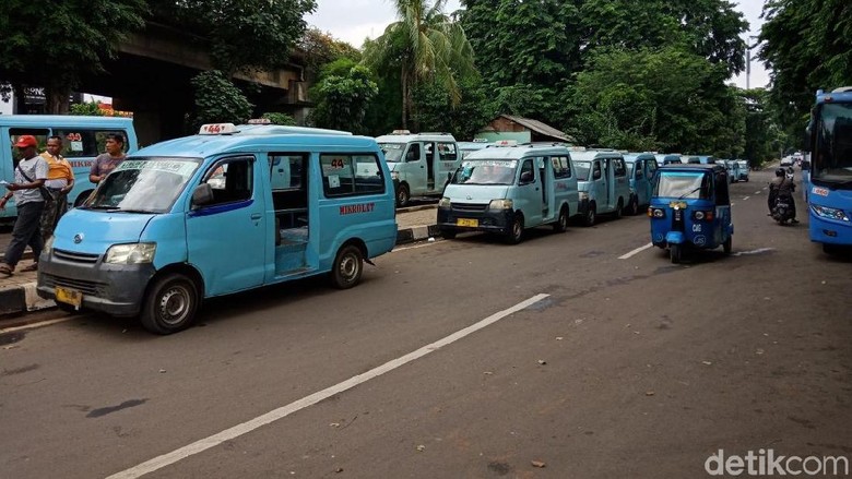 Sopir Angkot di Tebet Demo Protes Feeder TransJ Sopir Angkot di Tebet Demo Protes Feeder TransJ