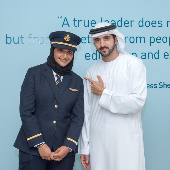 Gamis putih dengan sorban menjadi busana yang sering dipakainya.  Foto: Instagram