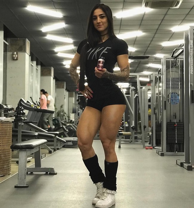 Pada akun Instagramnya, wanita yang lahir di Azerbaizan ini kerap kali membagikan foto-foto kehidupan pribadi dan latihan yang dilanjinya. (Foto: Instagram)