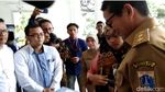 Gaya Sandiaga Pakai Bahasa Isyarat saat Terima Aduan Warga Difabel