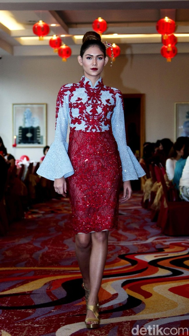 Fashion show Trilogy of Chinese Story’ karya tiga desainer Indonesia yakni Anaz, Yudhistira dan Yosep Sinudarsono yang memamerkan koleksi cheongsam di Pearl Chinese Restaurant,  JW Marriott Hotel Jakarta. Kamis [8/2/2018]. Foto: Mohamamd Abduh/Wolipop. Foto: Mohammad Abduh/Wolipop