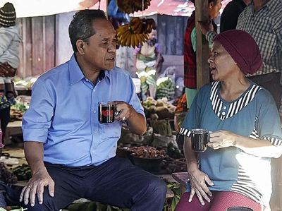 Cagub NTT Benny K Harman Blusukan ke Pasar