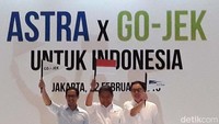 Selain itu dia juga melihat ada benang merah antara bisnis Astra dengan Go-Jek. Bahkan dia percaya banyak hal yang bisa dikolaborasikan antara Astra perusahaan yang memiliki bisnis distribusi kendaraan bermotor, leasing, asuransi hingga servis kendaraan dengan Go-Jek yang memiliki banyak jaringan transportasi online.