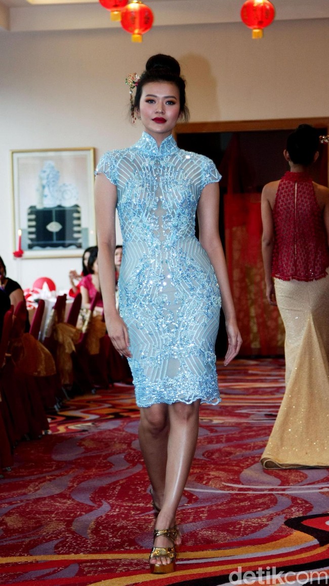 Fashion show Trilogy of Chinese Story’ karya tiga desainer Indonesia yakni Anaz, Yudhistira dan Yosep Sinudarsono yang memamerkan koleksi cheongsam di Pearl Chinese Restaurant,  JW Marriott Hotel Jakarta. Kamis [8/2/2018]. Foto: Mohamamd Abduh/Wolipop. Foto: Mohammad Abduh/Wolipop