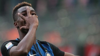 Yann Karamoh, Inter Milan. Pemain 20 tahun ini punya pace, strength, dan acceleration oke yang membuatnya pas banget di posisi winger kanan. Bisa direkrut dengan dana 5 juta pound sterling di awal game. (Foto: Emilio Andreoli/Getty Images)