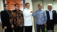 Meski demikian, Agus memandang bagian terpenting dari pencegahan korupsi adalah kontribusi masyarakat. Tapi yang lebih penting sebetulnya dalam pencegahan itu adalah mengikutsertakan masyarakat untuk secara bersama-sama untuk mau mencegah terjadinya korupsi, tuturnya.