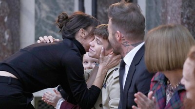 Foto: So Sweet, Kompaknya Keluarga Beckham di Fashion Show Terakhir Victoria