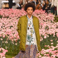 Koleksi terbaru Tory Buch ini dipamerkan di New York Fashion Week 2018, Bridge Market, New York City, Jumat (9/2/2018). (Photo by Slaven Vlasic / Getty Images)