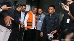 Bupati Ngada Marianus Sae Langsung Diberi Rompi Oranye
