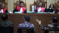 Berkaitan dengan proyek e-KTP, jaksa KPK menyebut Agun pernah menjabat anggota Komisi II DPR dan Badan Anggaran (Banggar) DPR. Sedangkan Taufik merupakan mantan Wakil Ketua Komisi II DPR ketika proyek itu bergulir.