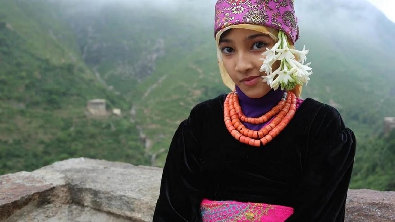 Salah seorang gadis di pemukiman (Abduljabbar Zeyad/Reuters) Salah seorang gadis di pemukiman (Abduljabbar Zeyad/Reuters)