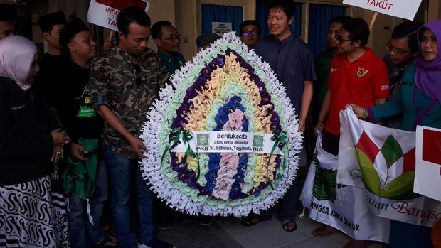 Kader Muda PKB Aksi Solidaritas ke Gereja Paroki Surabaya