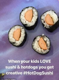 Kreatif! Kim Kardashian Buatkan Hot Dog Sushi untuk North dan Saint