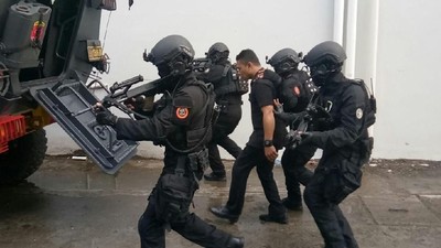 Foto: Brimob Polda Sulsel Simulasi Pengamanan Ketua KPU