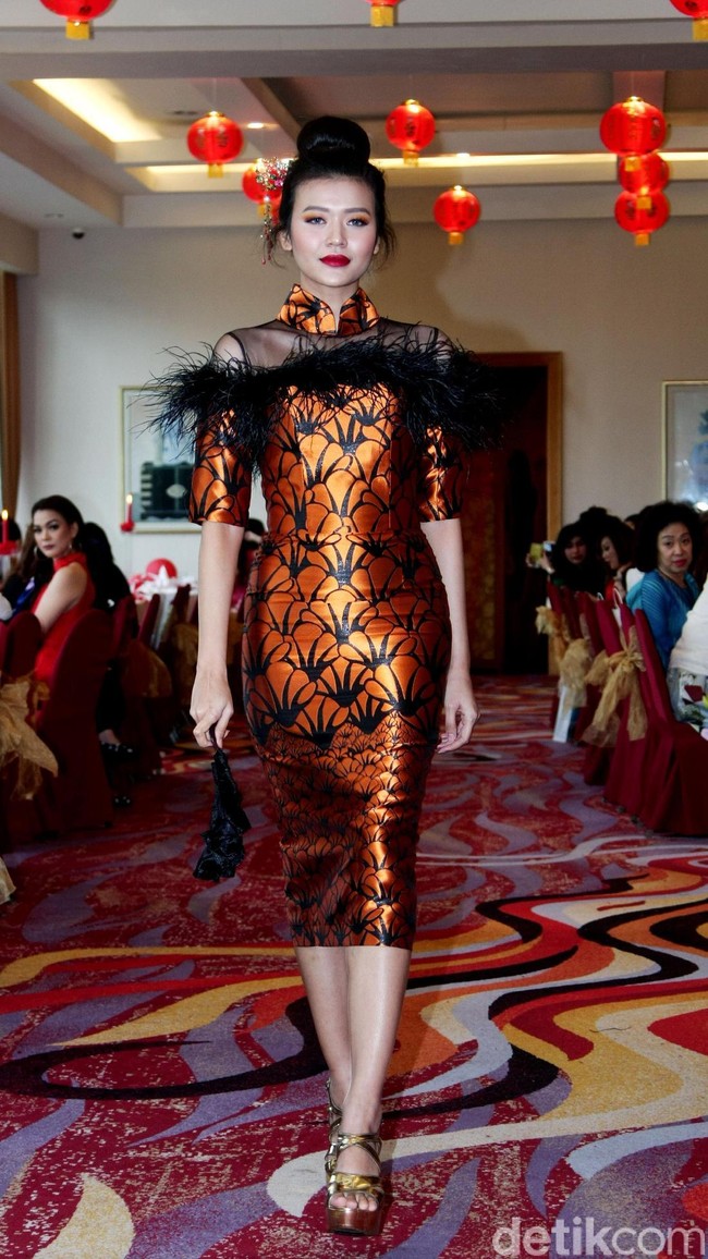 Fashion show Trilogy of Chinese Story’ karya tiga desainer Indonesia yakni Anaz, Yudhistira dan Yosep Sinudarsono yang memamerkan koleksi cheongsam di Pearl Chinese Restaurant,  JW Marriott Hotel Jakarta. Kamis [8/2/2018]. Foto: Mohamamd Abduh/Wolipop. Foto: Mohammad Abduh/Wolipop