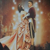 Kabar pernikahan Angel Lelda dan Vicky Prasetyo cukup mengegerkan publik karena kisah cinta mereka yang tak tercium sama sekali. Perbedaan fisik di antara mereka pun dijadikan tema foto prewedding bertajuk Beauty and The Beast. Angel Lelga tampil memakai gaun kuning dan hijab cokelat menyerupai rambut Belle. (Instagram/@angellelga)