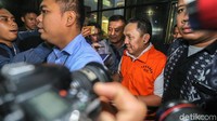Rudy Erawan langsung ditahan KPK usai diperiksa sebagai tersangka untuk pertama kali.