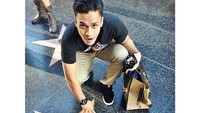 Tak lengkap rasanya kalau liburan ke Amerika tanpa menginjakkan kaki di Hollywood. Itu pula yang dilakukan ole Randy. (randpunk/Instagram)