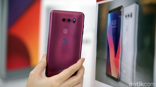 Ini Harga LG V30 Plus Versi Pink