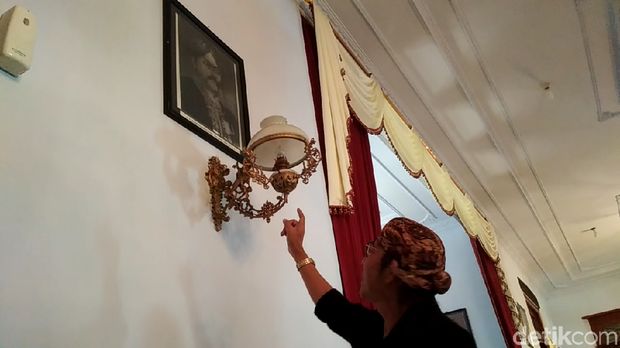 Benda-benda kuno di Pendopo Ronggohadinegoro Blitar/