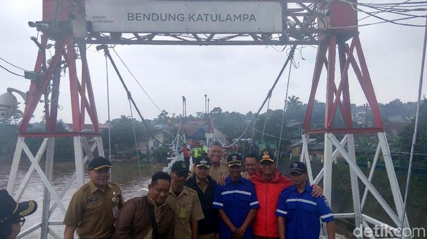 Anies dan Bima Arya Tinjau Bendung Katulampa