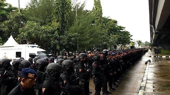 Jelang Penetapan Calon Peserta Pilkada, Polisi Apel di Makassar