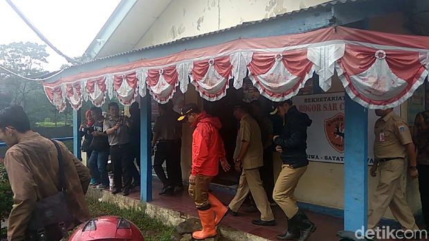Anies dan Bima Arya Tinjau Bendung Katulampa