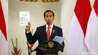 Tema raker hari ini adalah diplomasi zaman now. Retno mengatakan, diplomasi zaman now adalah representasi dari revolusi mental.