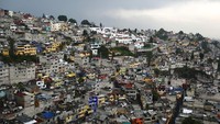 Mexico City. Warga Mexico City sudah biasa dengan kekuarangan air. 1 dari 5 orang hanya bisa menikmati air keran hanya beberapa jam dalam sepekan. Kota tersebut mengimpor 40% kebutuhan airnya. Kota itu juga kehilangan air sebanyak 40% karena masalah pipa. (Foto: REUTERS/Edgard Garrido)