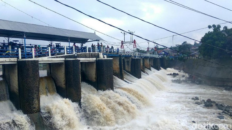 Hujan Deras Guyur Bogor, Bendung Katulampa Siaga III Hujan Deras Guyur Bogor, Bendung Katulampa Siaga III