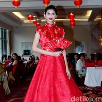 Fashion show Trilogy of Chinese Story’ karya tiga desainer Indonesia yakni Anaz, Yudhistira dan Yosep Sinudarsono yang memamerkan koleksi cheongsam di Pearl Chinese Restaurant,  JW Marriott Hotel Jakarta. Kamis [8/2/2018]. Foto: Mohamamd Abduh/Wolipop. Foto: Mohammad Abduh/Wolipop