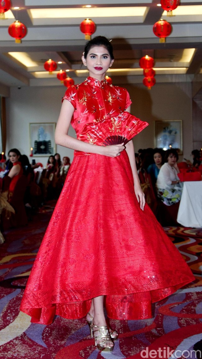 Fashion show Trilogy of Chinese Story’ karya tiga desainer Indonesia yakni Anaz, Yudhistira dan Yosep Sinudarsono yang memamerkan koleksi cheongsam di Pearl Chinese Restaurant,  JW Marriott Hotel Jakarta. Kamis [8/2/2018]. Foto: Mohamamd Abduh/Wolipop. Foto: Mohammad Abduh/Wolipop